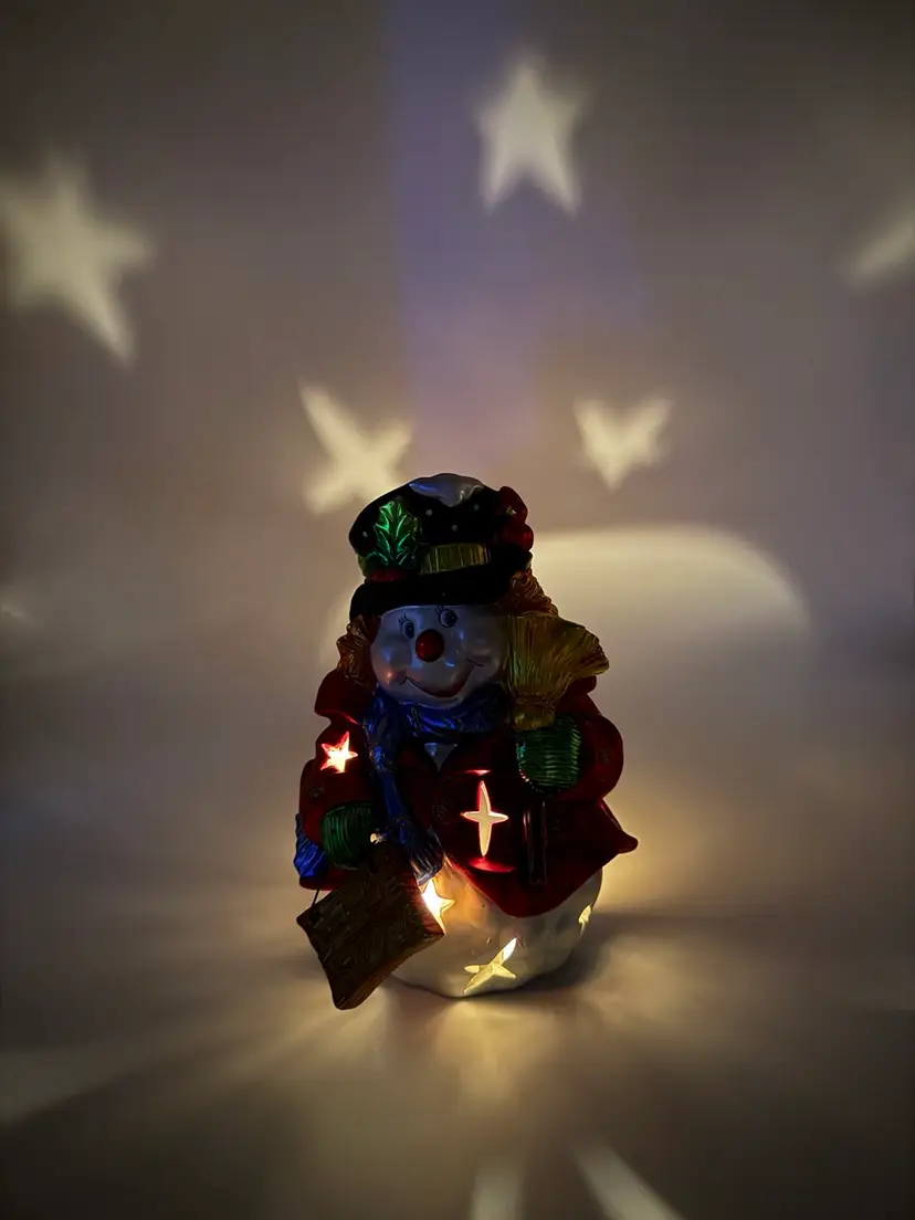 Exclusive Christmas Around The World Shimmering Snowman Tea Light Candle Holder