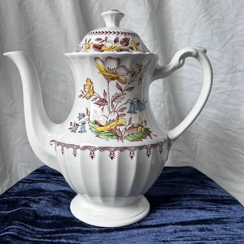 VINTAGE J & G MEAKIN BRAEMAR COFFEE POT 1960s