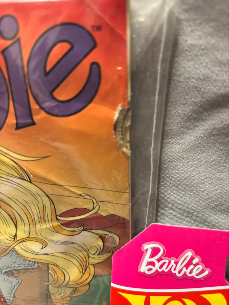 Lot of 2 Barbie Items Dream camper Hot Wheels 1/64 & a 1990`s Marvel Comics