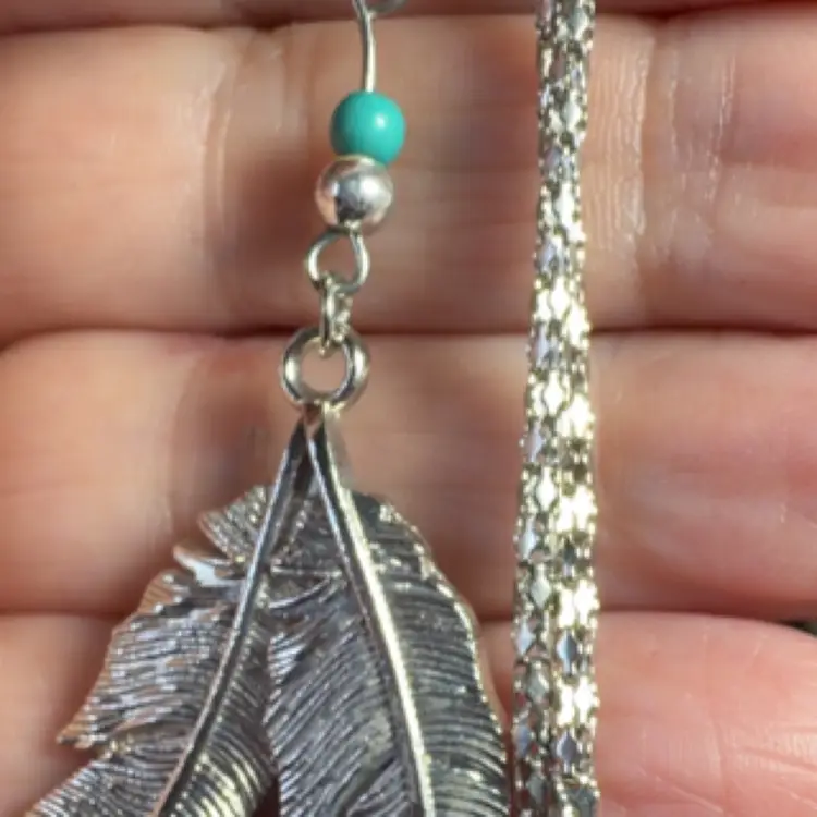 Silver Tone Feathers On 18” Chain Necklace