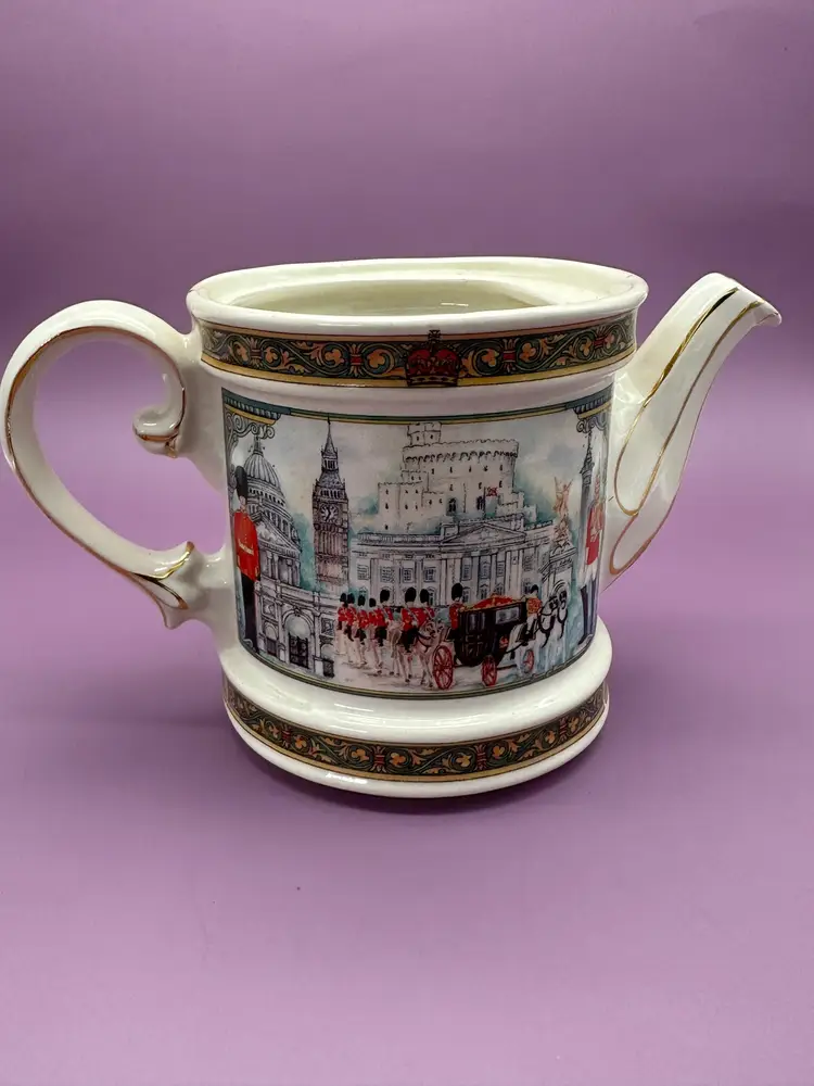 VTG Sadler Horseguards Teapot (no lid) for Planter!