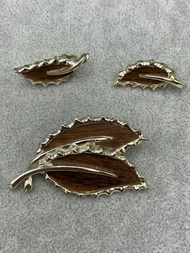 Vintage Sarah Coventry 1968 Wooded Beauty Brown Leaf Brooch and Clip-on Earring Set