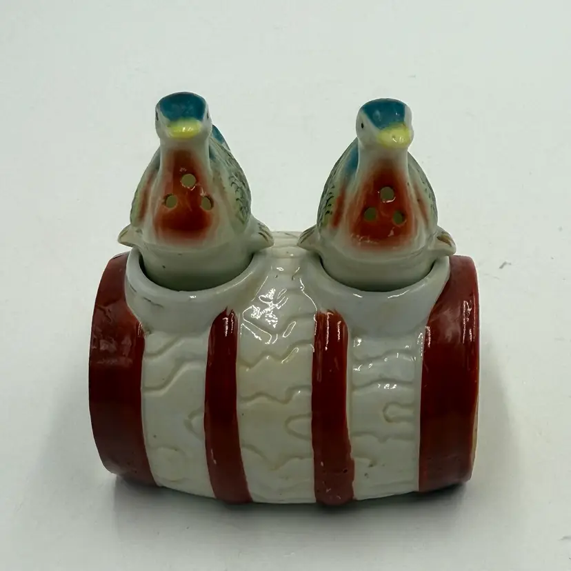 Nodder Ducks Birds On A Barrel Vintage Salt And Pepper Porcelain Shakers
