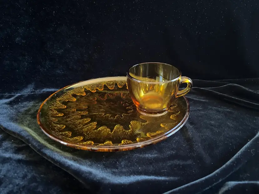 #327 - Luncheon plate set with cups Indiana Glass Amber Sunburst