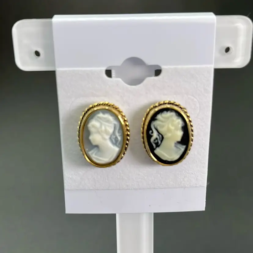 S. Lind HGE Lindenwold Cameo Earrings, Pierced 3/4” Long