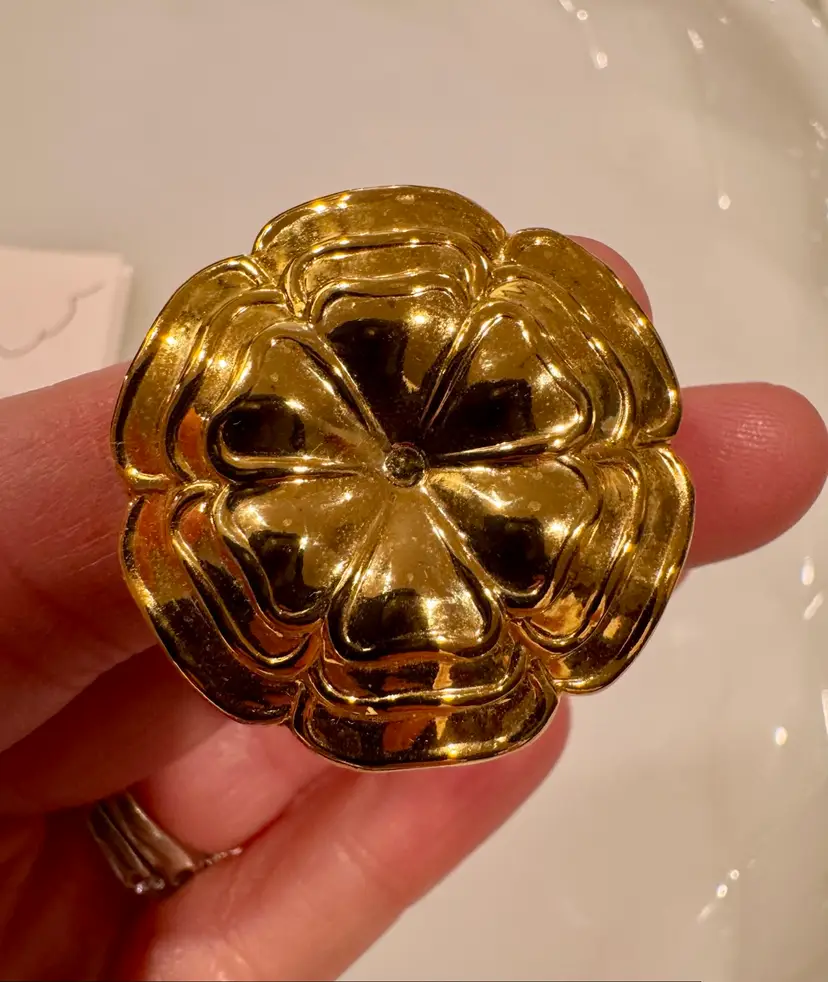 Gold-Plated Scarf Clip With Booklet