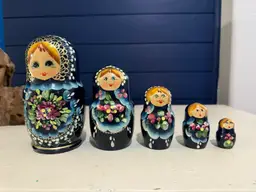 Russian Matryoshka Nesting Doll 5 Piece