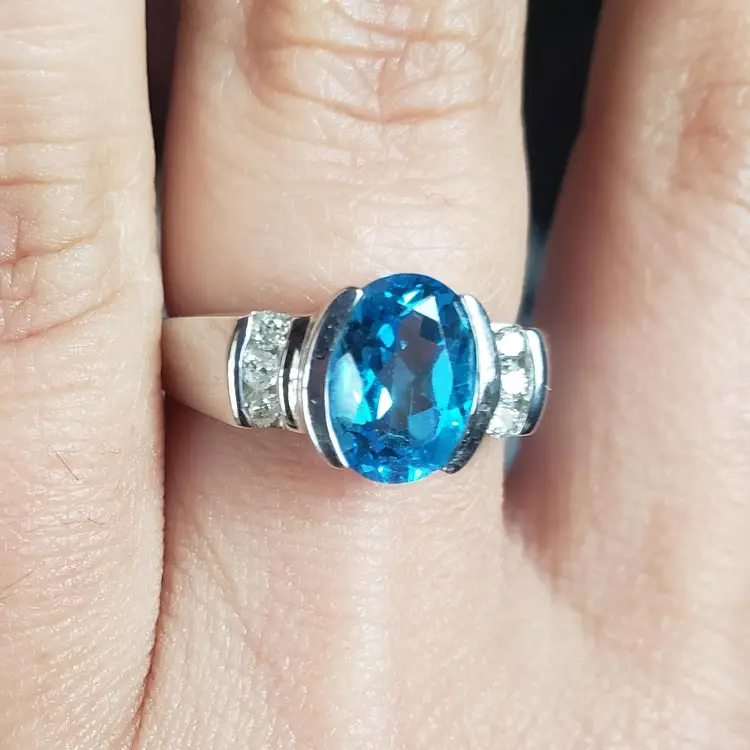 Macy's 14k White Gold 2.5 Ct Blue Topaz Genuine Diamond Ring * Size 7.5