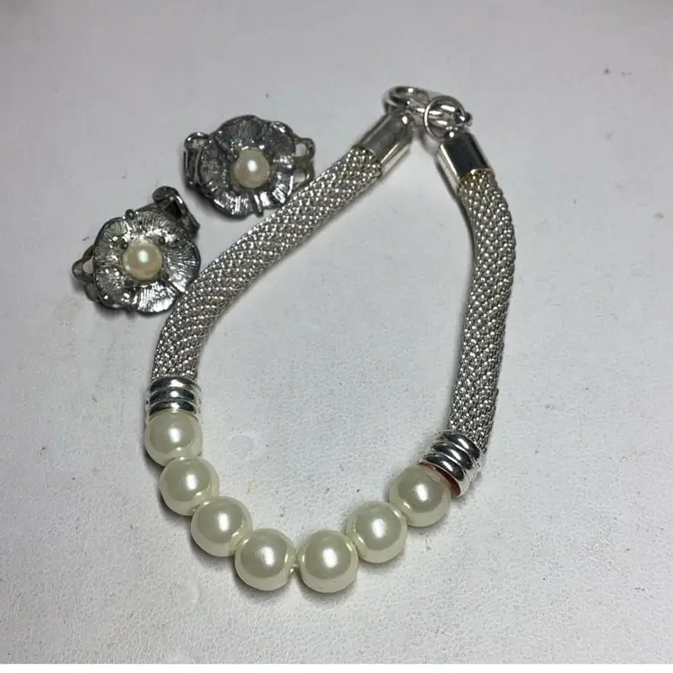 Silvertone Bracelet With Faux Pearls & Clip On Dainty Earrings