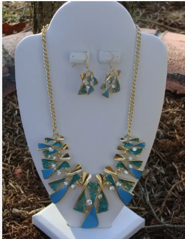 Boutique 10 lot Statement Necklace Earrings Color Twist