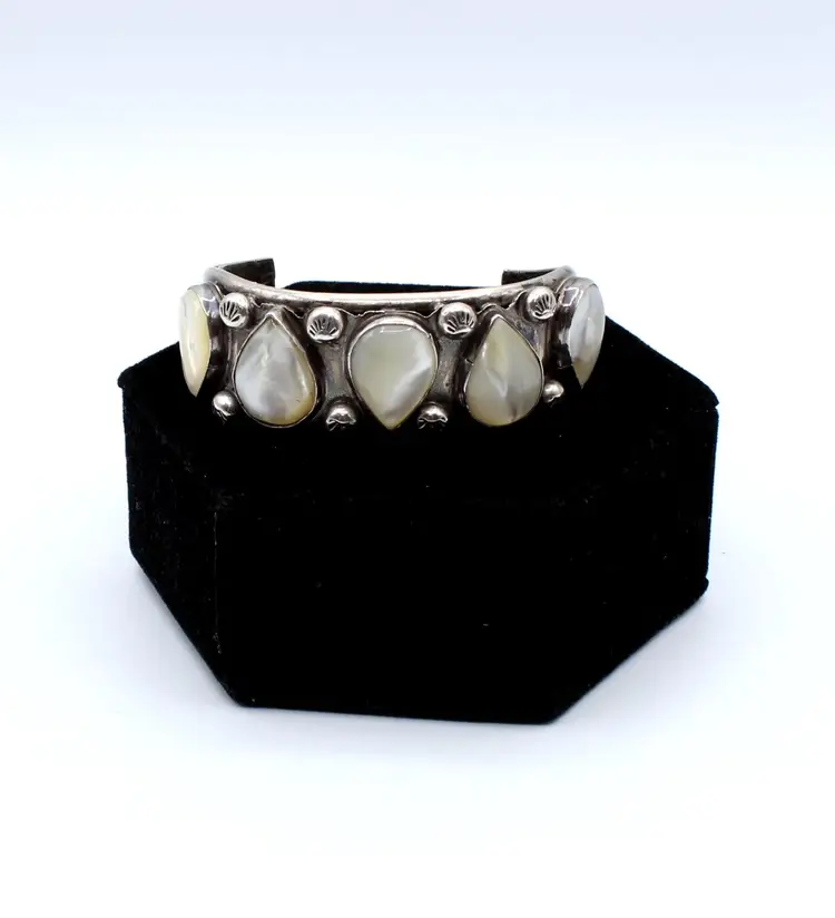 Southwestern Sterling Silver Mother of Pearl cuff Bracelet 39.10g