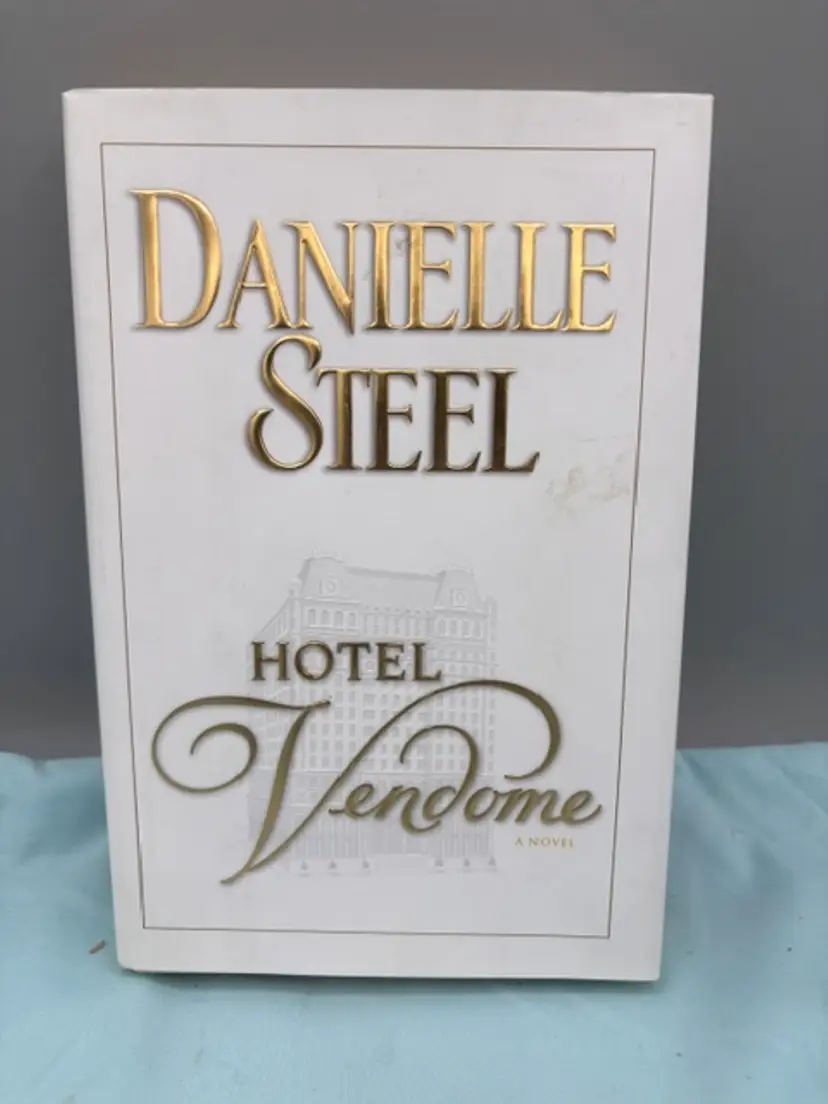 Danielle Steel: Hotel Vendome 2011 First Edition Hardcover..D-34