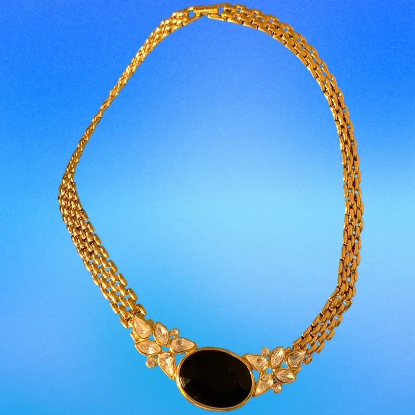 #01 Trifari Gold Tone Chain With Center Oval Black Cabochon And Crystals