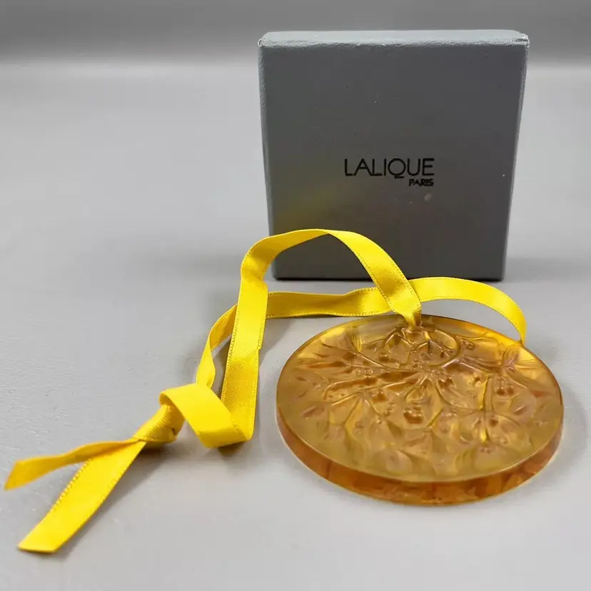 Vintage Lalique Crystal 1991 Noel Mistletoe Ornament Amber 2.5" W/ Box