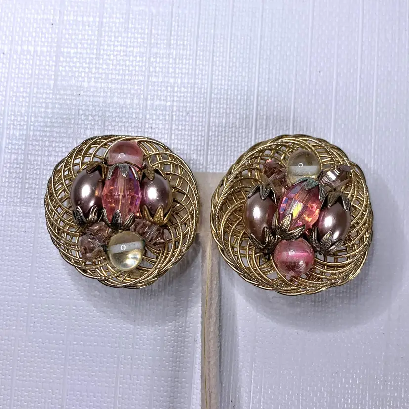 Vintage Gold Tone Filigree Swirl Pink Glass Cluster Clip On Earrings Jewelry