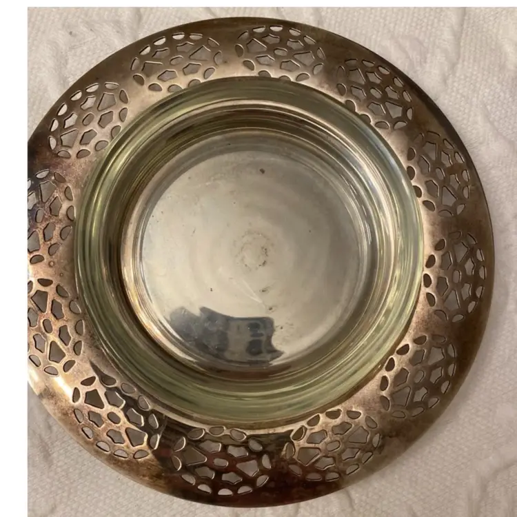 ONEIDA SILVERSMITH ORNATE 2 PIECE CANDY DISH WITH GLASS INSERT (ALSO CALLED CONDIMENT DISH, JELLY DISH, TRINKET DISH, or CAVIAR SERVER)