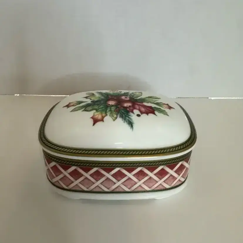 Fitz and Floyd “Winter Holiday” Dresser Box.