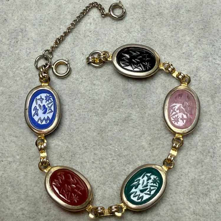 Vintage 7.25" Egyptian Revival Scarab Beetle Bracelet Semi Precious Gold Tone