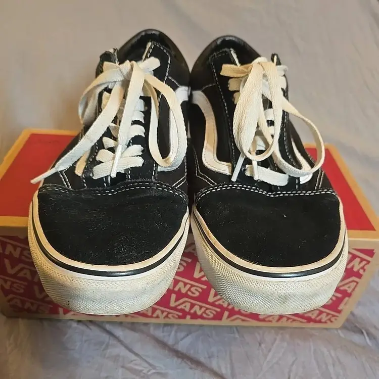 Vans Old Skool Shoe Black White Men’s Size 7.5/ Women’s 9