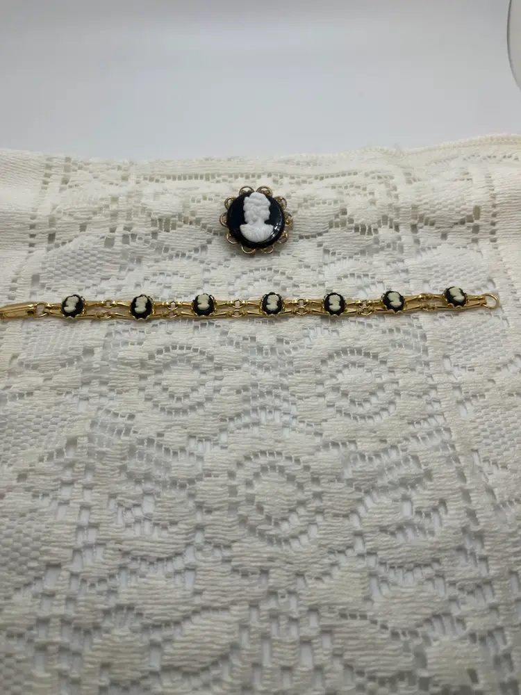 Vintage Cameo Brooch And Bracelet- Black & White - Gold Tone Victorian Style