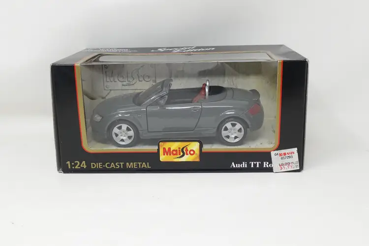 Audi TT Roadster Special Edition Maisto 1:24 Diecast 31978