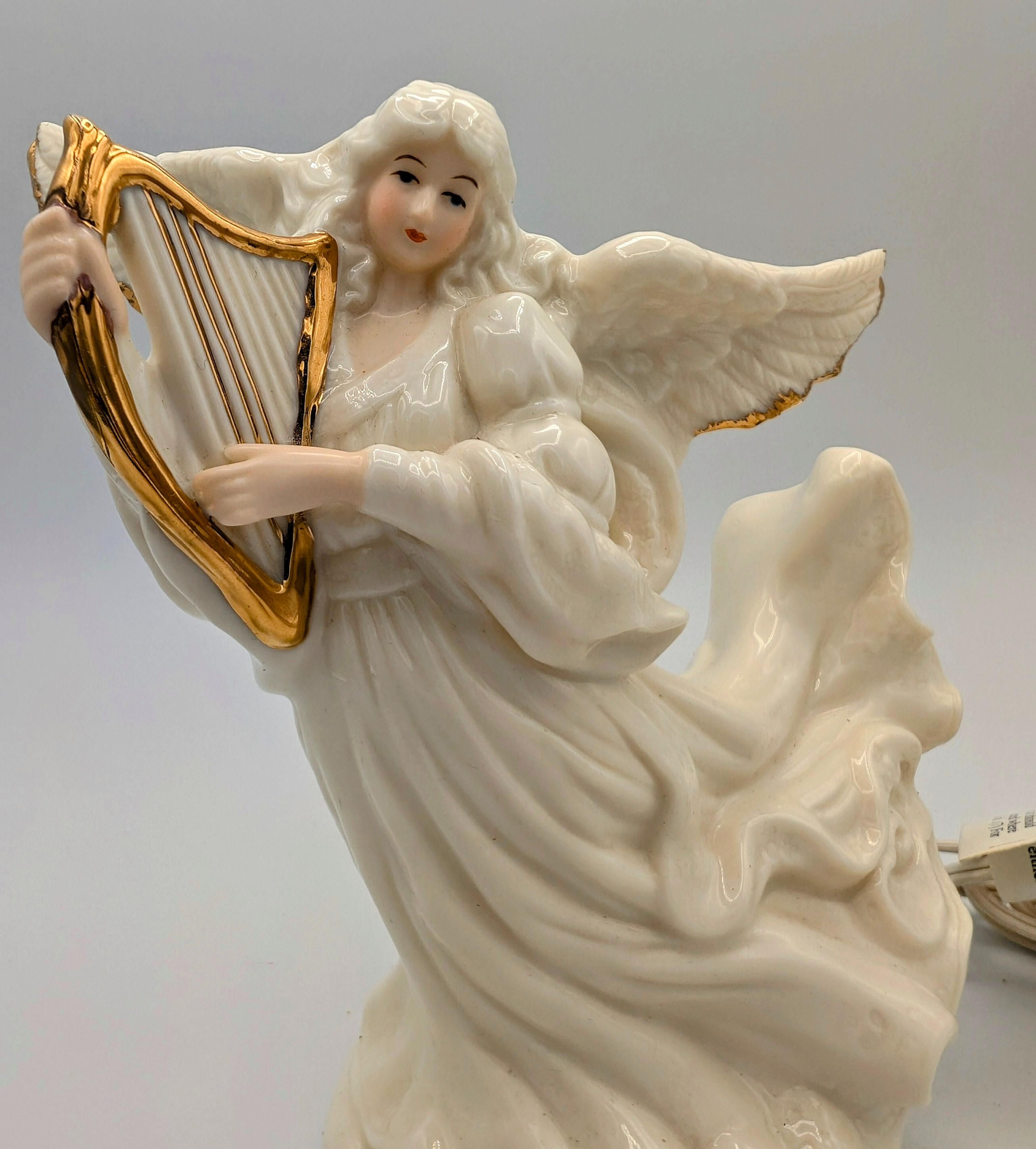 天使の置物 陶器製 Angel Whispers. Large Ivory Porcelain Angel And Light Up Figurine Ivory & Gold