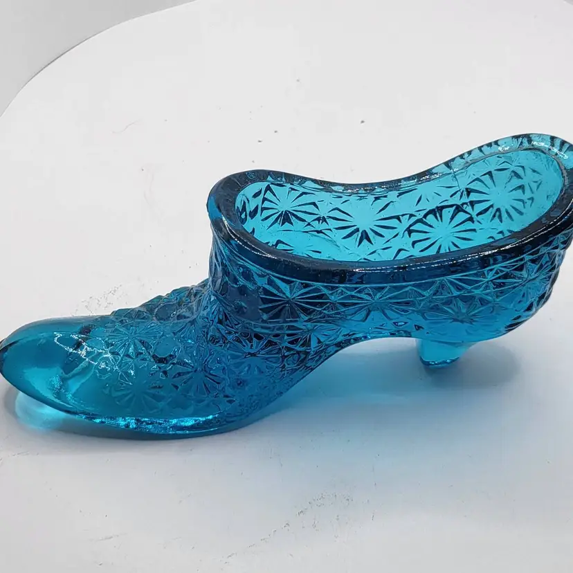 Vintage Fenton Blue Glass Blue Daisy Shoe Figurine 4.5"