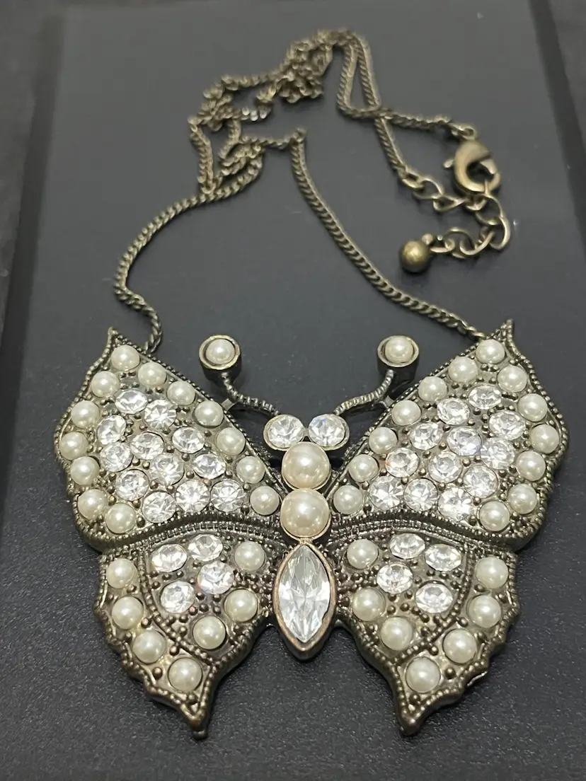 Gorgeous Butterfly Pendant Necklace Adorned With Rhinestones Faux Pearls 16-17.5”