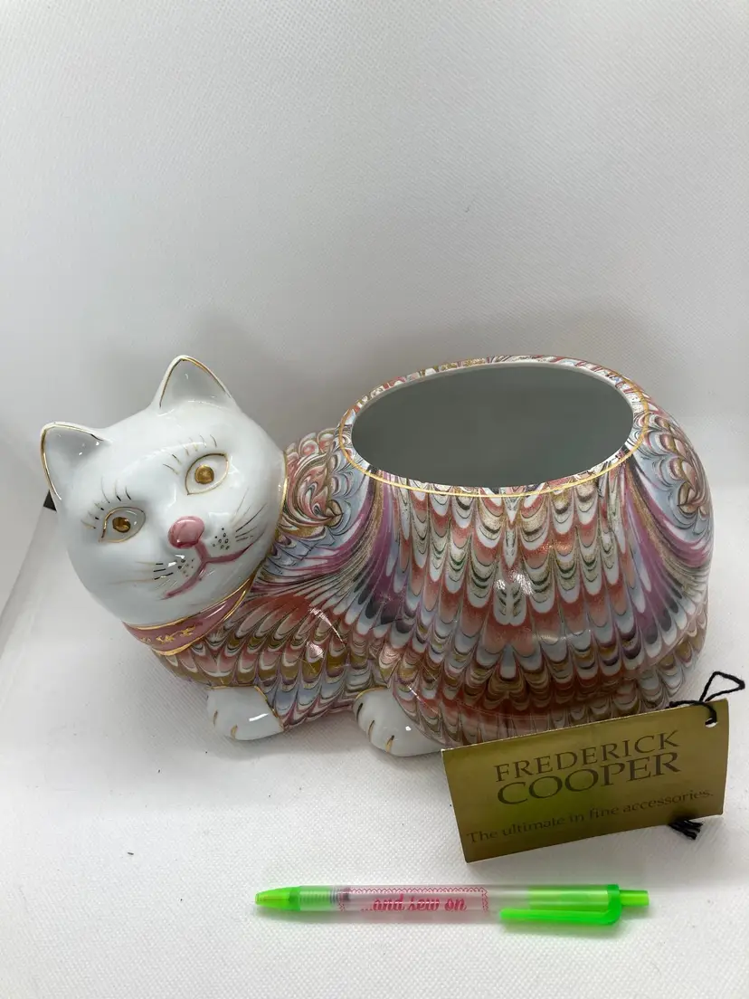 Vintage Andrea by Sadek Large Porcelain Japanese Cat Lidded 7774 Gold Trimmed