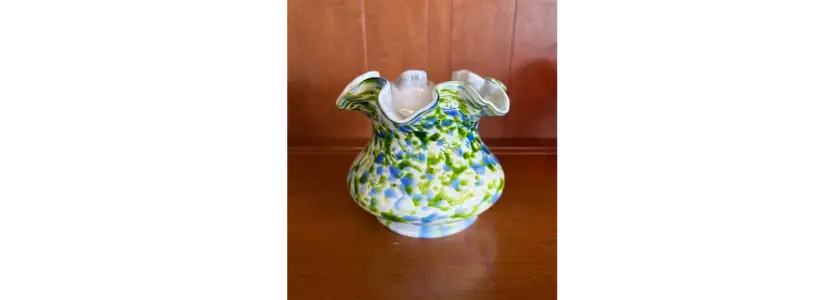 FENTON - Beautiful Vintage Green Aventurine Glass Vase