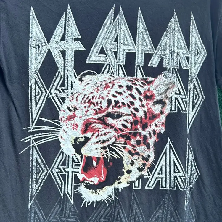 Def Leppard Black T-Shirt Vintage Style With Leopard