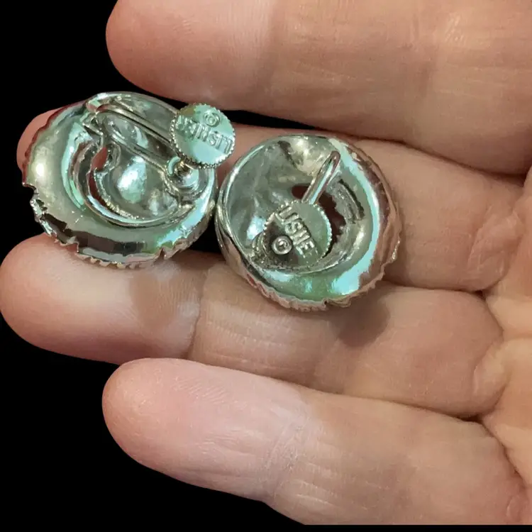 Vintage Silvertone Lisner Feather Screw Back Earrings.