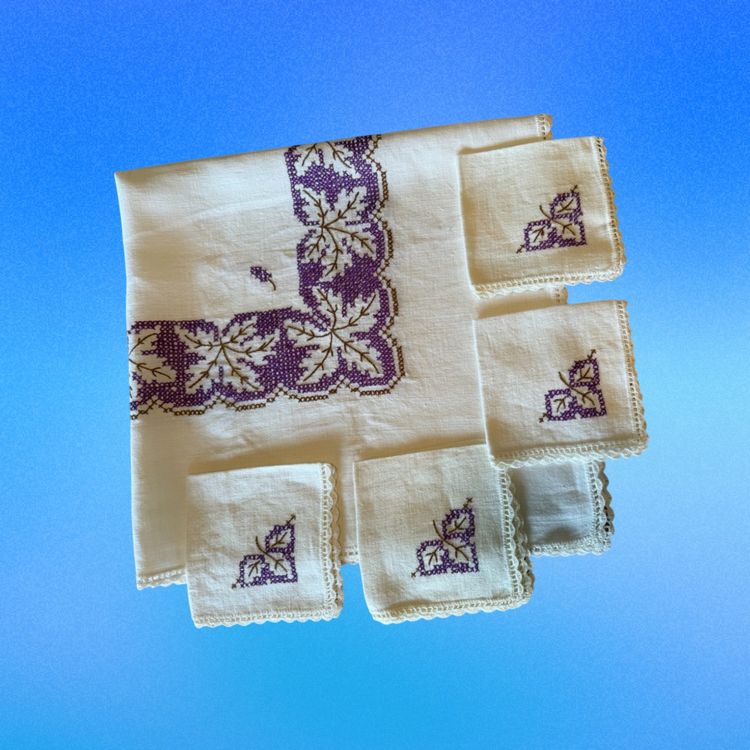 Vintage Embroidered Tablecloth Set
