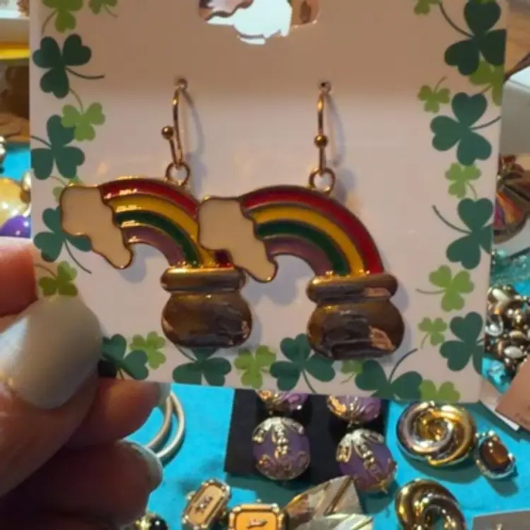 #01 - A Pot At The End Of A Rainbow