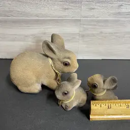 Inv. 6020 Brown Flocked Bunny With Two Babies On A Chain