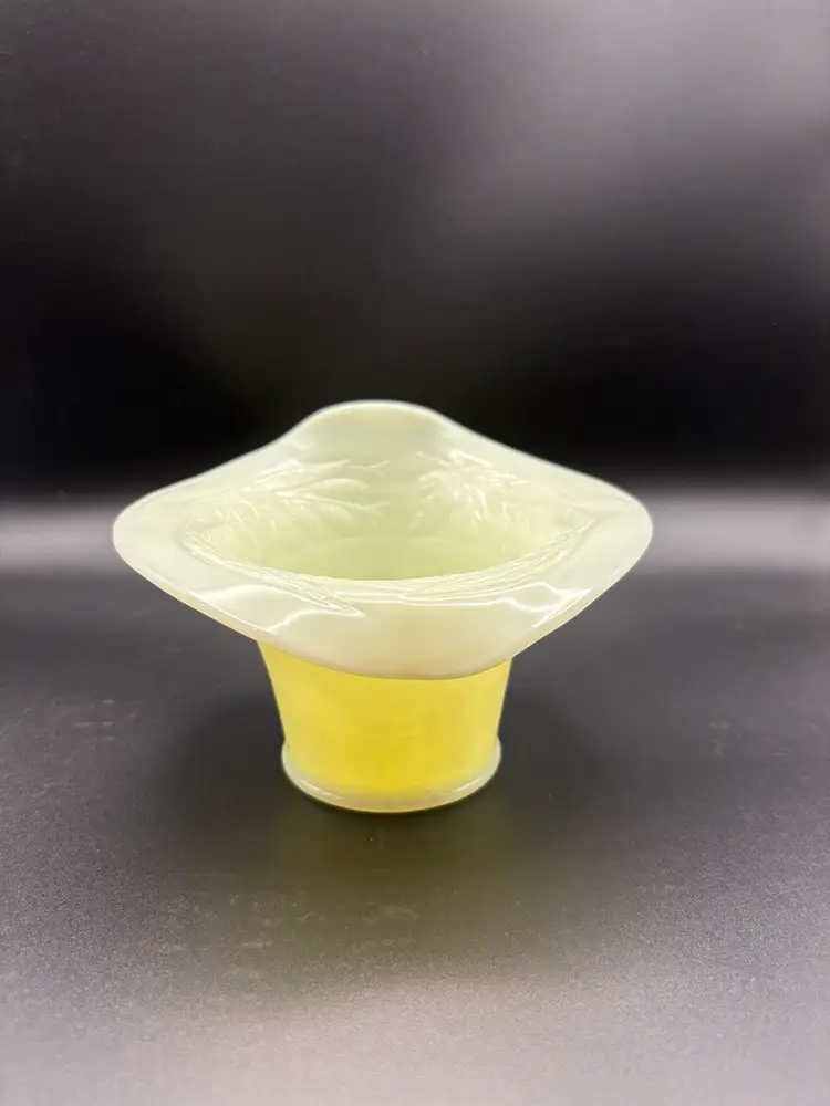 Fenton Uranium Glossy Custard Jack In The Pulpit