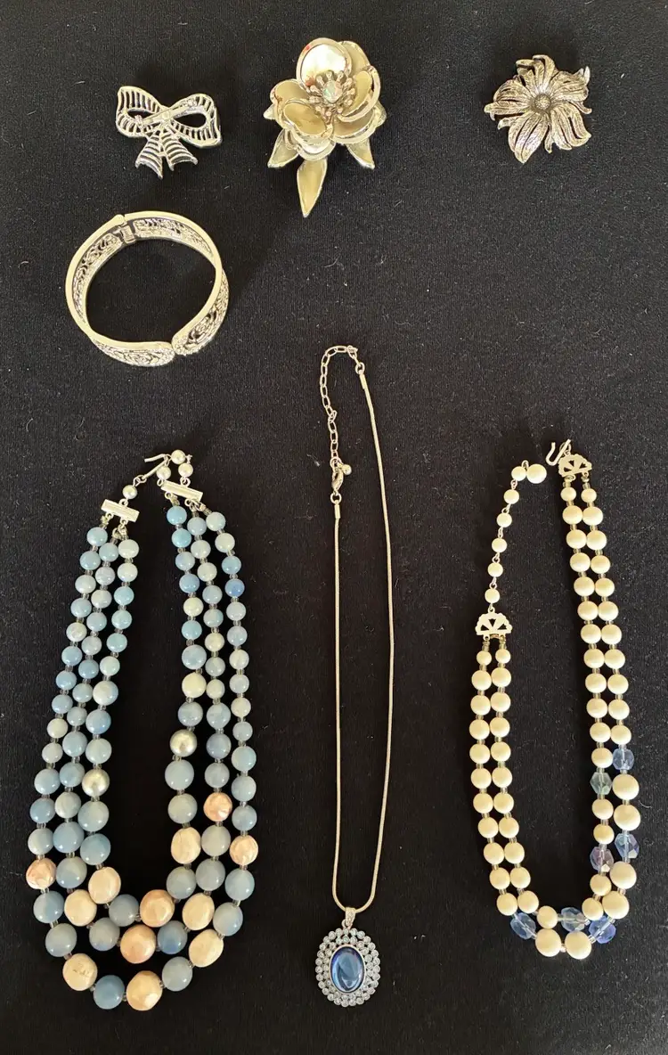 Costume Jewelry Lot~(7) Pieces~Necklaces, Brooches & Bracelet