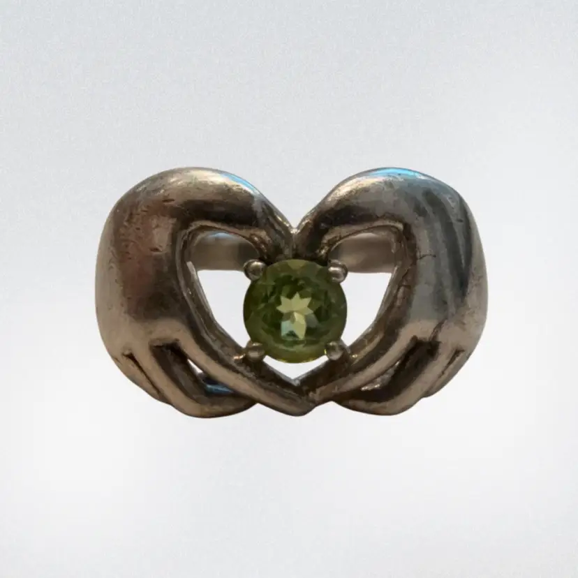 Retired JAI by John Hardy 925 Sterling Silver Hands Holding Heart Peridot Ring HTF Size 8, 9.1g