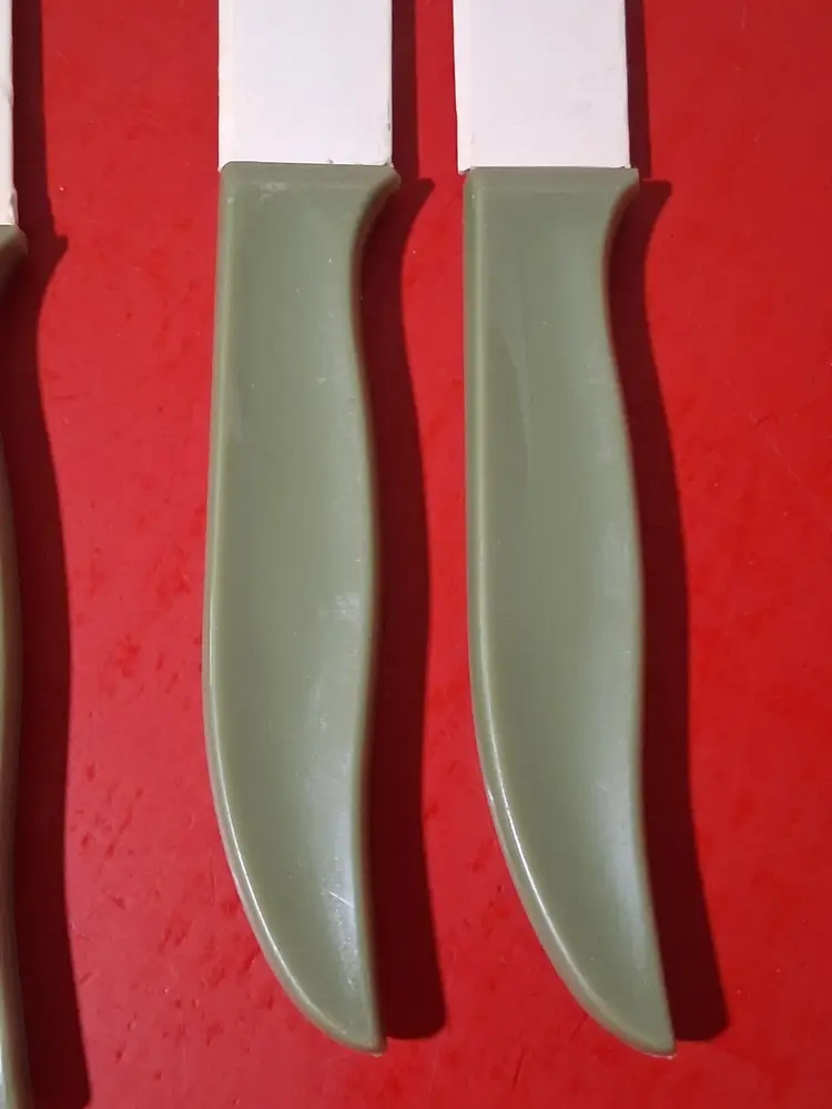 Quikut Serrated Stainless Steak Knives Avocado Bakelite Handles USA Set of 6