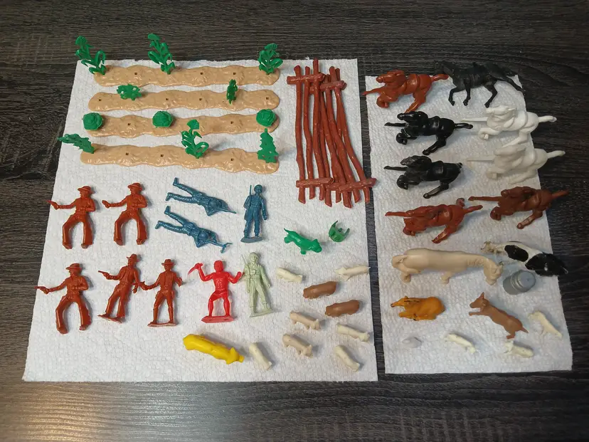 Vintage Mixed Playset Figures Plastic Animals Cowboy Indian Soldiers Farm Plants