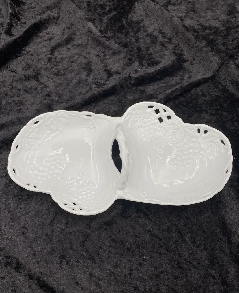 Reticulated Porcelain Dual Heart-Shaped Dish with Handle, Grapevine Pattern
