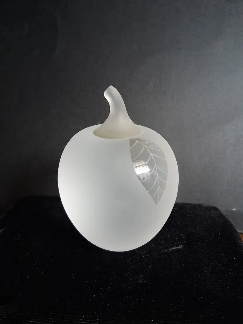 Vintage EXTREMELY RARE, INGEGERD RÅMAN Frosted Apple with Apple Seed Inside! AMAZING STORY! READ!!!!