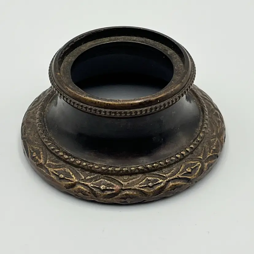 Metal Reversible Paperweight Stand