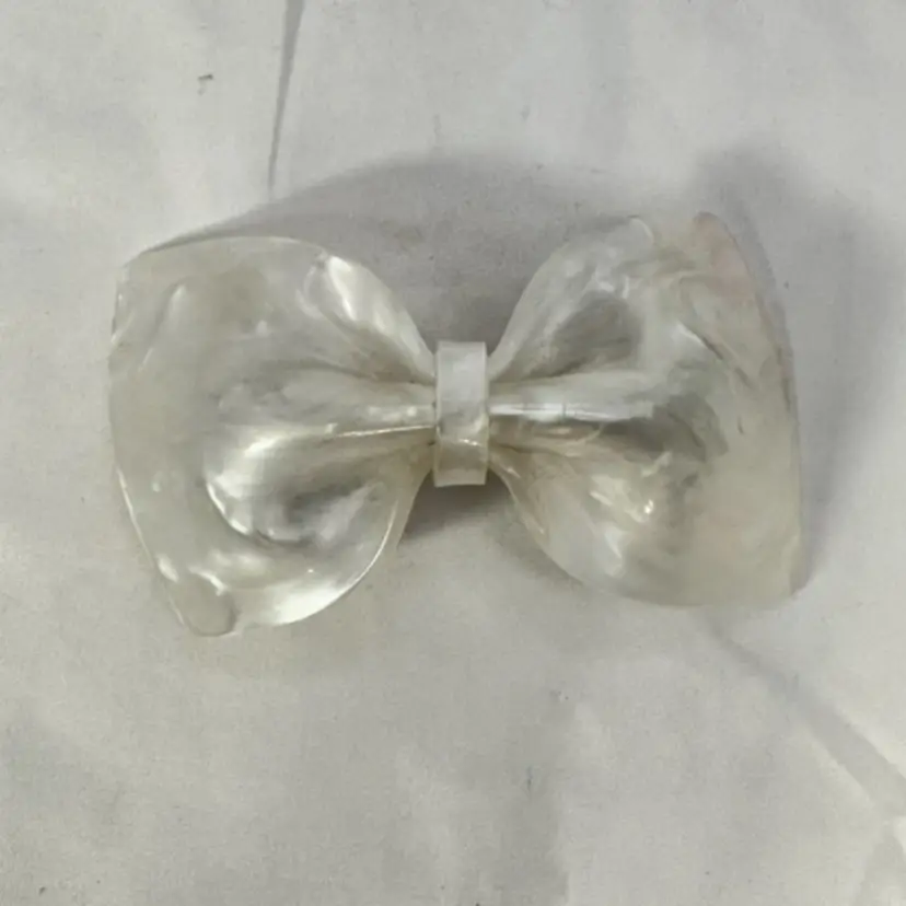 VTG Pearl Lucite Barrette