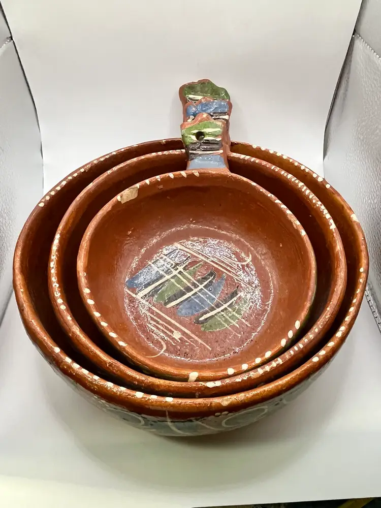 Vintage Tlaquepaque Mexican Pottery Round Nesting Mixing Bowl Handles Three 12 X 3” CHIP