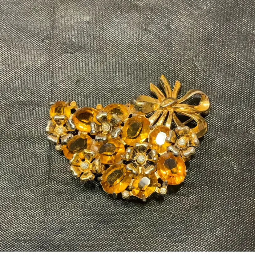 Unsigned Citrine Brooch With Gold Bow. Measures 2.5”x2”.