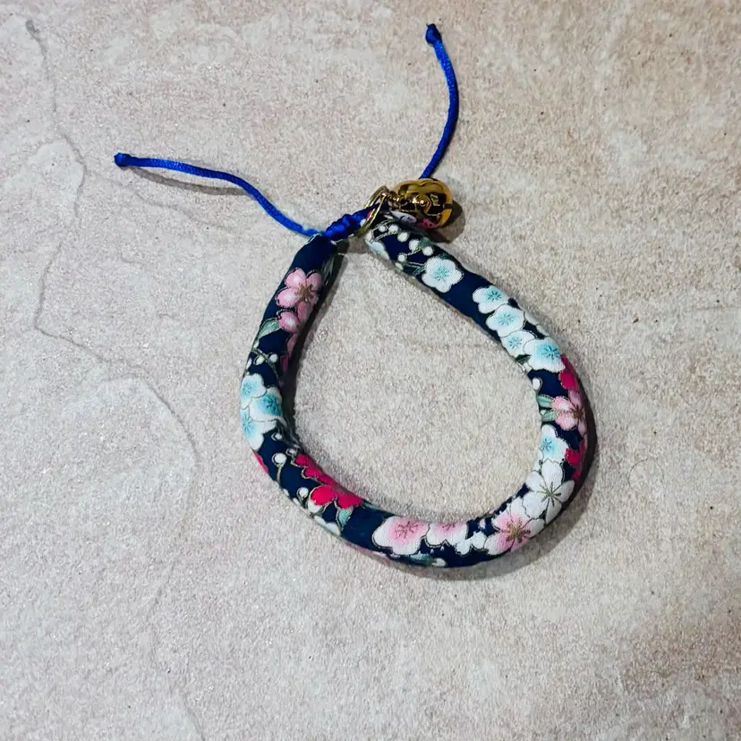 Floral Charm Cat Collar with Bell used