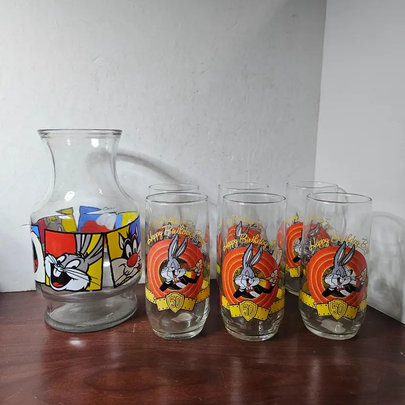 Bugs Bunny 50th Birthday Glasses 1990 (6) & Looney Tunes Caraffe 8.5" Tall