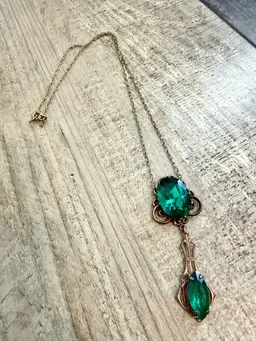 Vintage/Antique Emerald Green Glass Necklace