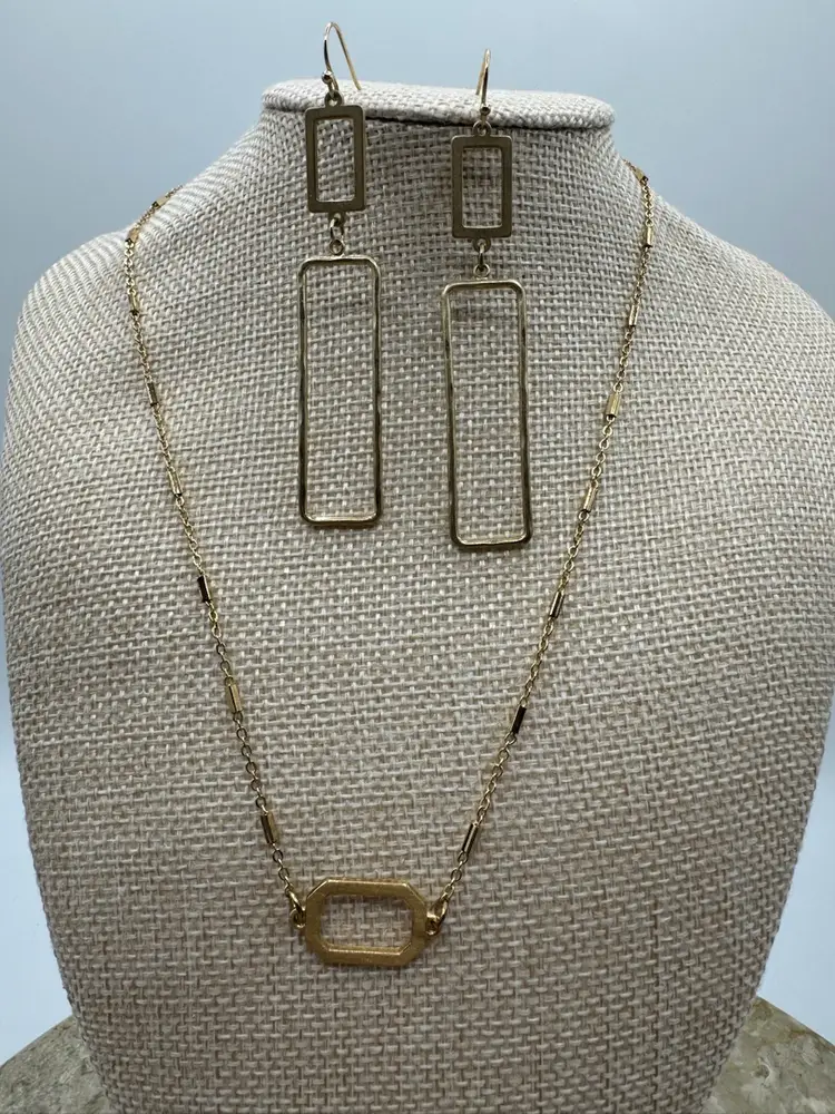 Gold Tone Necklace & Matching Fish Hook Earring Set